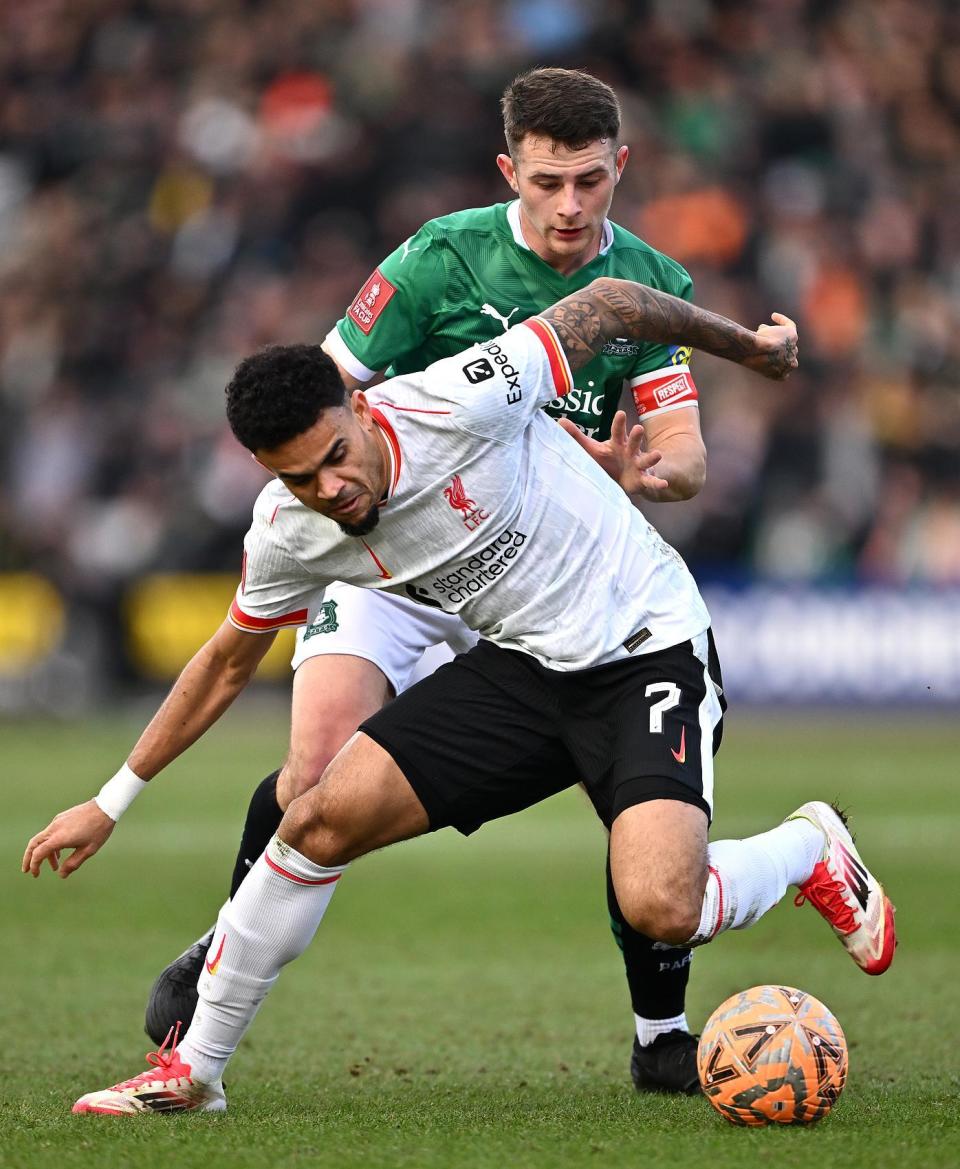 ayx风云突变！利物浦今夜遗憾出局，足总杯版图或变，质疑声仍在，更衣室氛围转暖的简单介绍