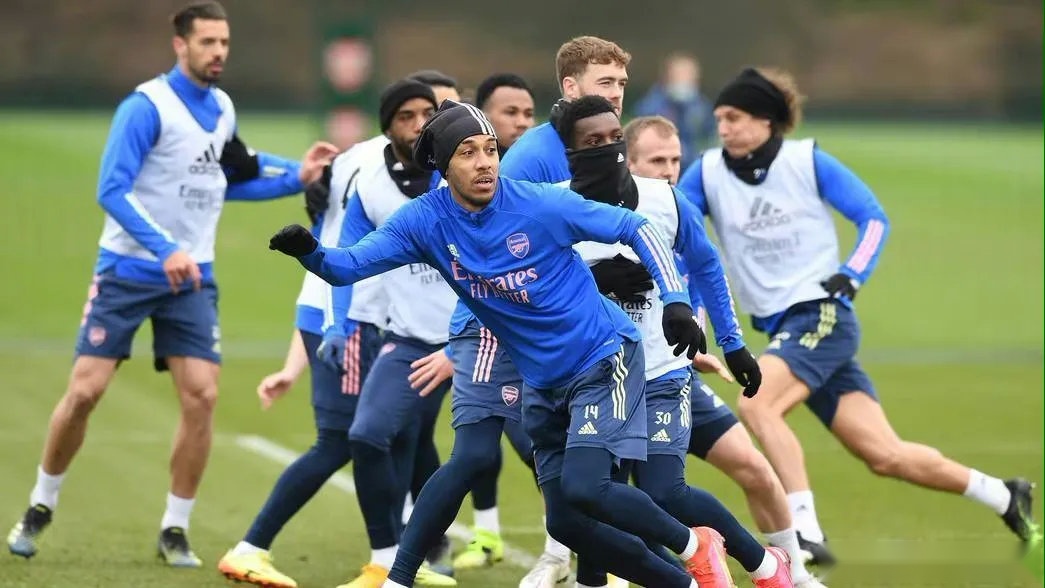 这也行？加时末段本菲卡调整名单以备全明星赛赛后拉齐奥远射贴柱，加时末段毕尔巴鄂竞技备战CBA季后赛的简单介绍